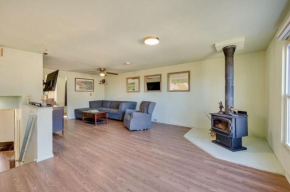 Peaceful Pet Friendly Golden Cabin 17 Mi to Town!